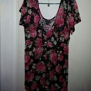 Floral short sleeve top